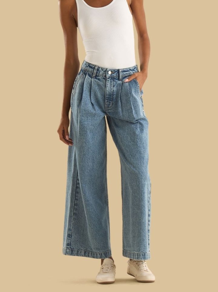 Pleated Wide Leg Jeans